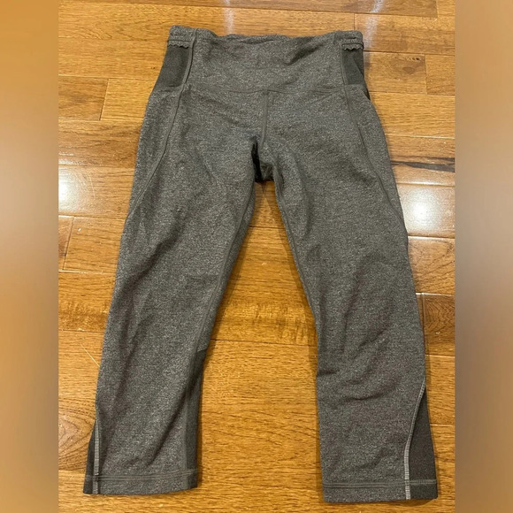 Lululemon Women Runner Crop Leggings in Heathered Black Size 6 - Picture 1 of 5
